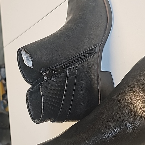 NWOT Baretraps Marconi Bootie Black Sz 7 - Picture 2 of 14